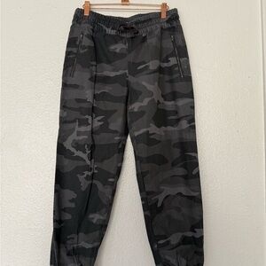 TNA Black Camouflage Joggers Women’s Size M